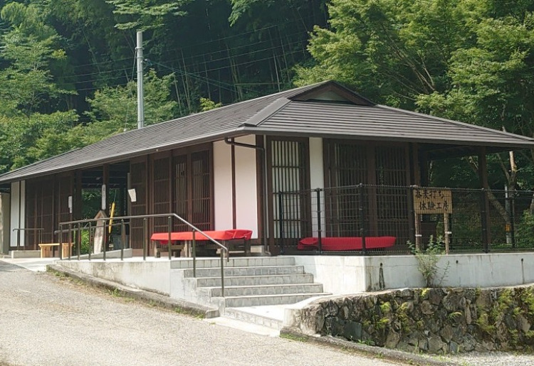釣り堀茶屋（11月は焼き芋体験を行います）※釣り堀は準備中